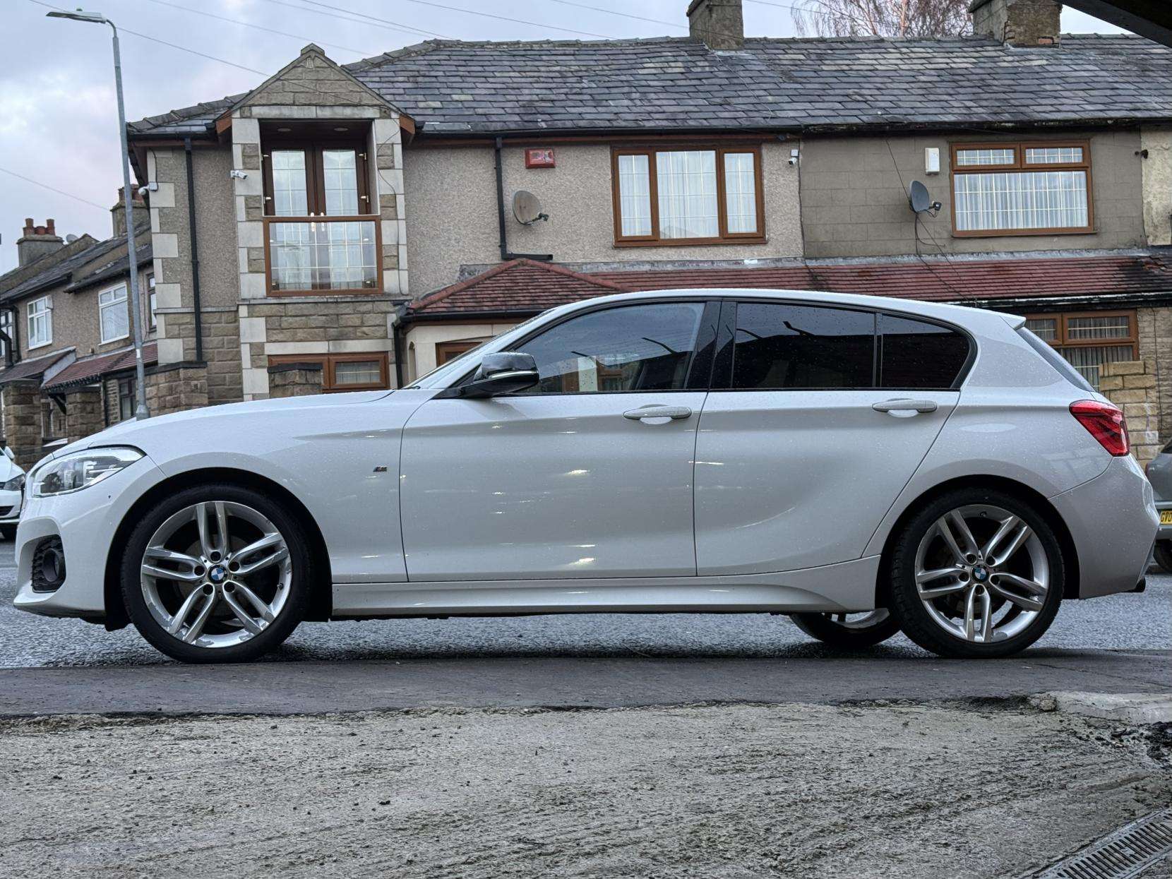 A 2017 BMW 1 SERIES 1.5 118i M Sport Hatchback 5dr Petrol Auto Euro 6 (s/s) (136 ps) A 2017 BMW 1 SERIES 1.5 118i M Sport Hatchback 5dr Petrol Auto Euro 6 (s/s) (136 ps)