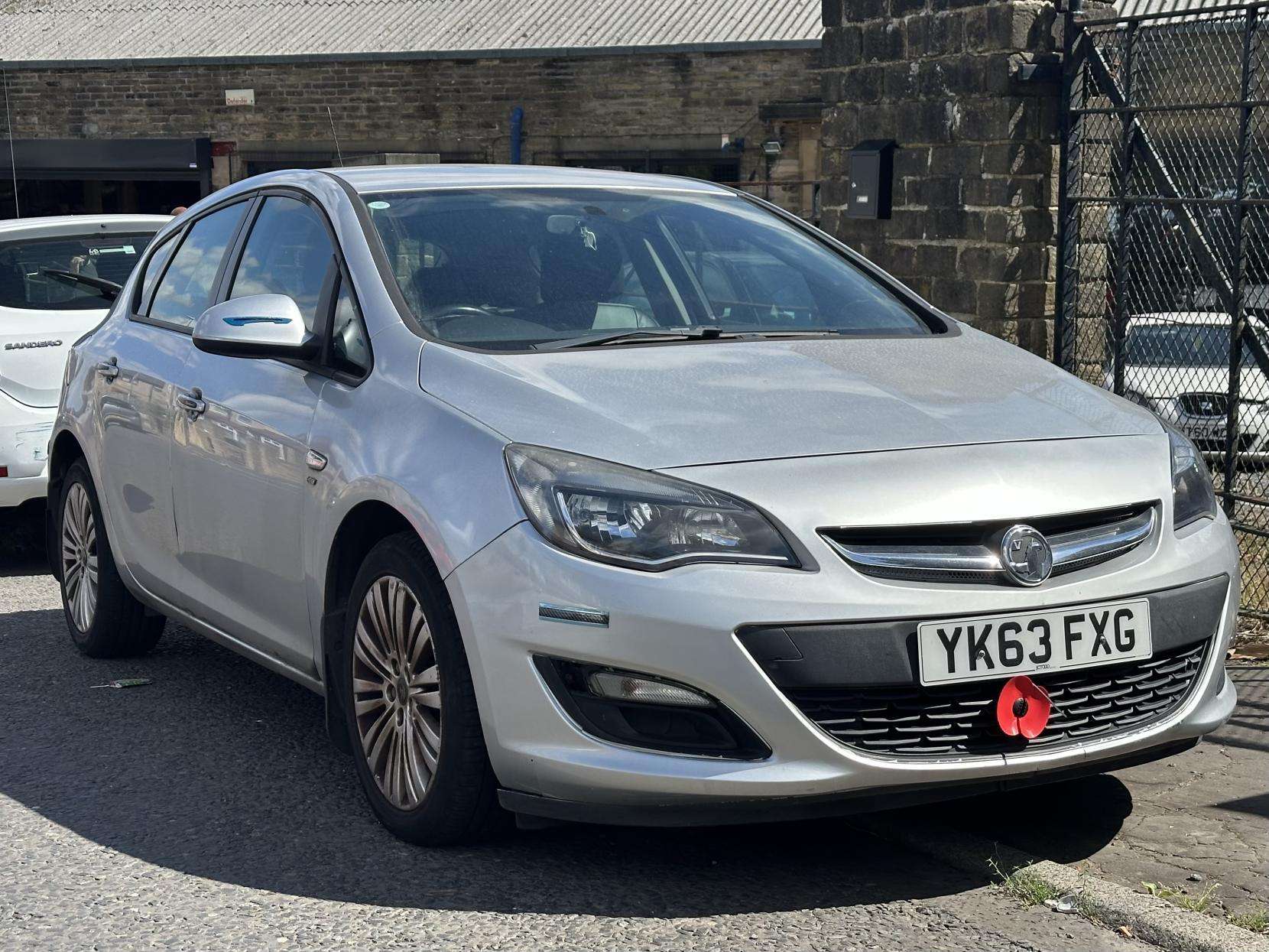 A 2013 VAUXHALL ASTRA 1.6 16v Energy Hatchback 5dr Petrol Manual Euro 5 (115 ps) A 2013 VAUXHALL ASTRA 1.6 16v Energy Hatchback 5dr Petrol Manual Euro 5 (115 ps)