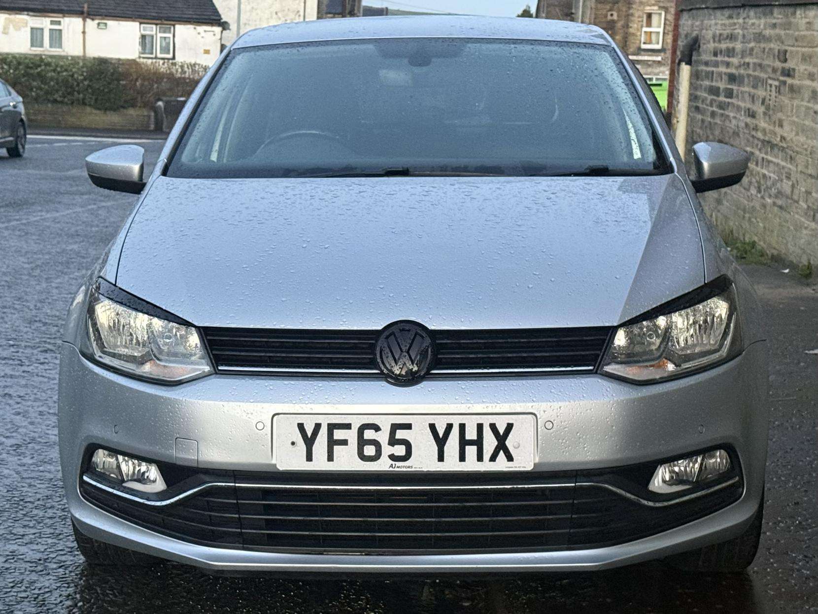 A 2015 VOLKSWAGEN POLO 1.4 TDI BlueMotion Tech SE Hatchback 5dr Diesel Manual Euro 6 (s/s) (75 ps) A 2015 VOLKSWAGEN POLO 1.4 TDI BlueMotion Tech SE Hatchback 5dr Diesel Manual Euro 6 (s/s) (75 ps)