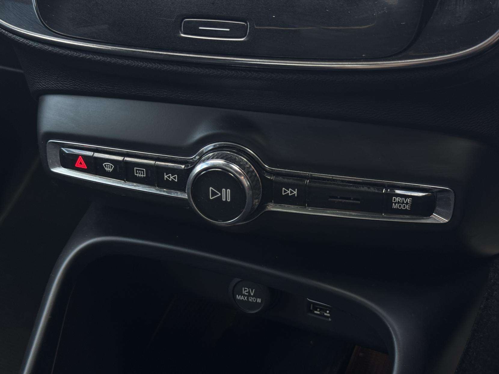 2019 VOLVO XC40 2019 VOLVO XC40