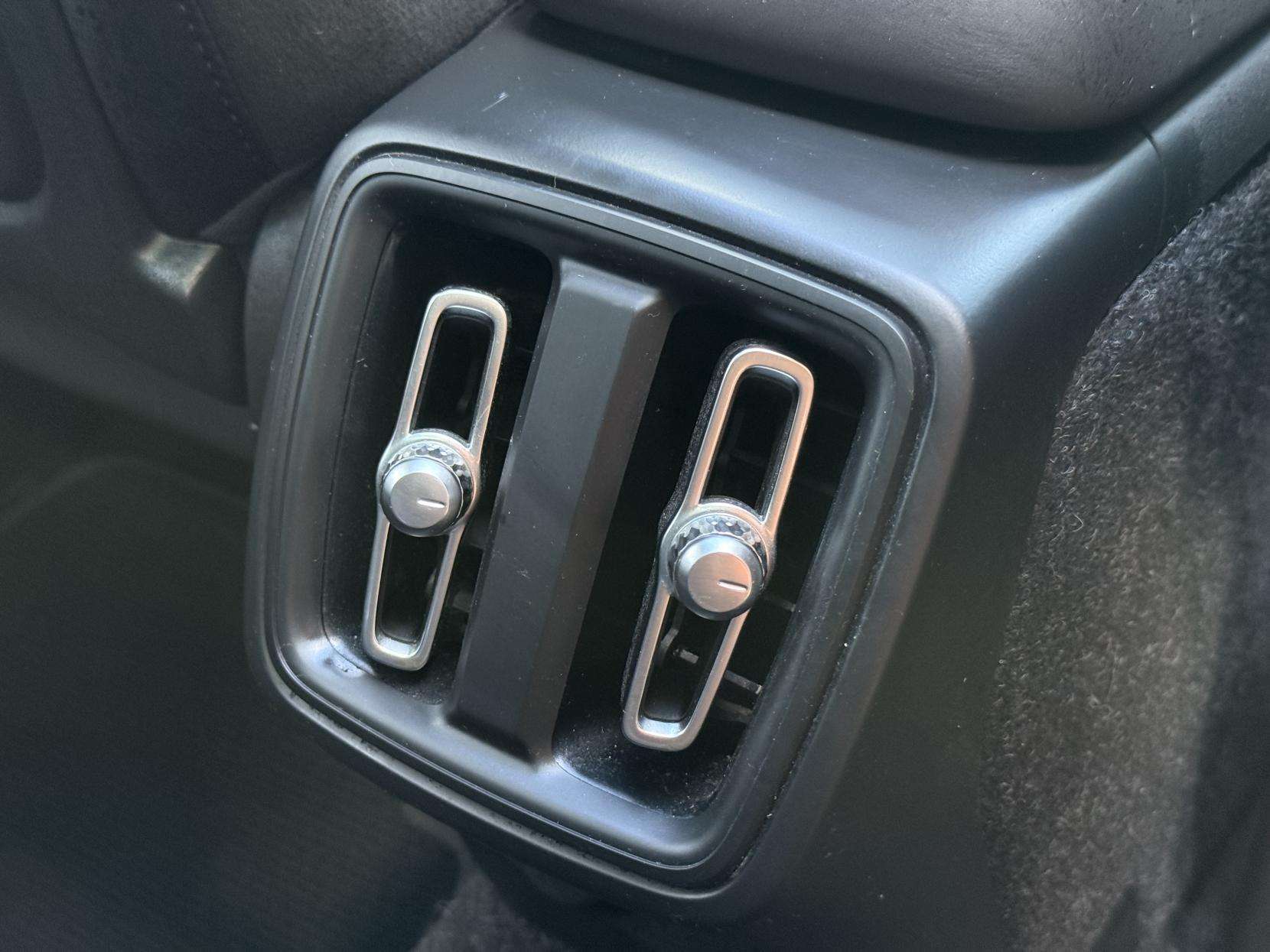 2019 VOLVO XC40 2019 VOLVO XC40