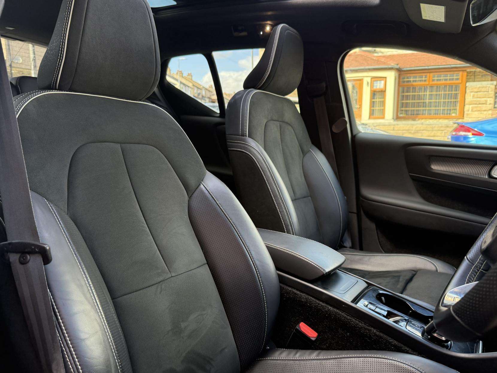 2019 VOLVO XC40 2019 VOLVO XC40