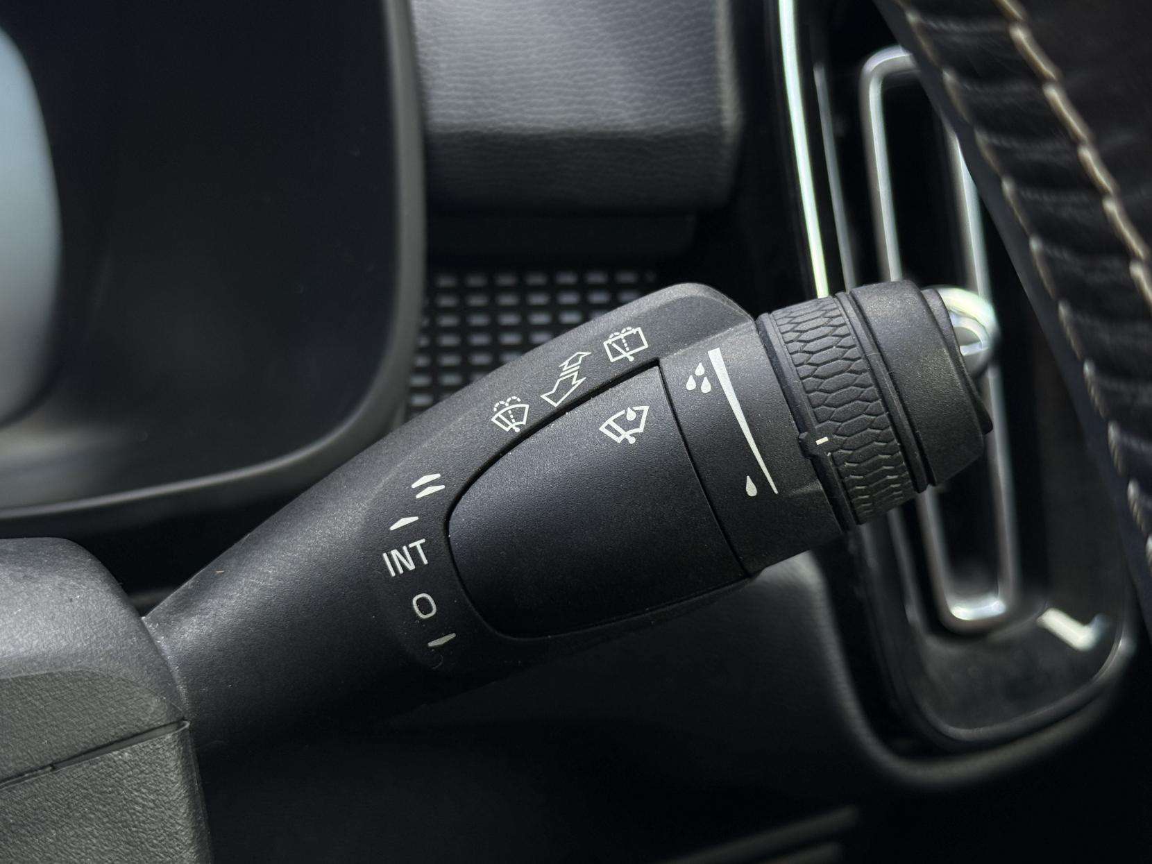 2019 VOLVO XC40 2019 VOLVO XC40