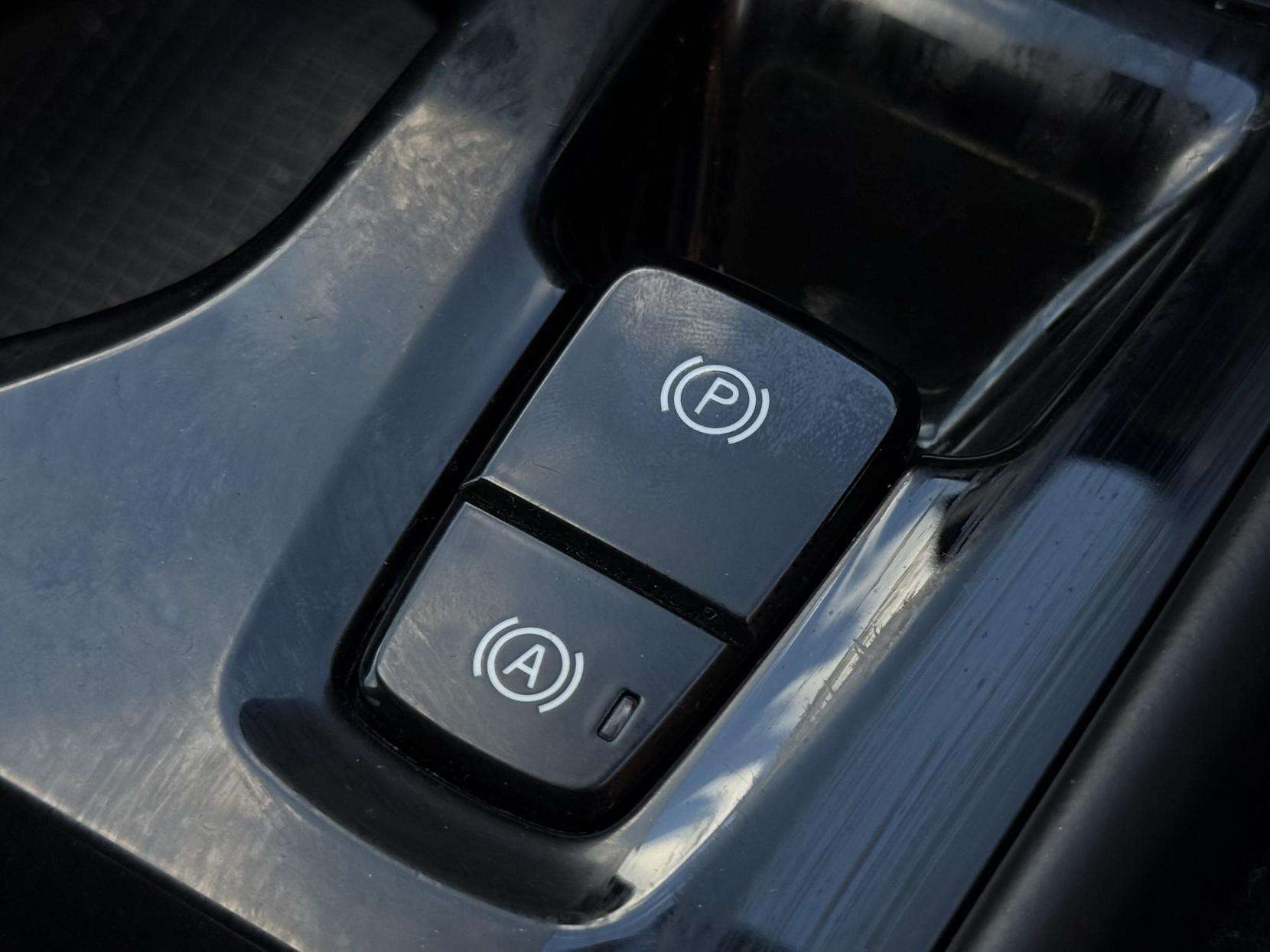 2019 VOLVO XC40 2019 VOLVO XC40