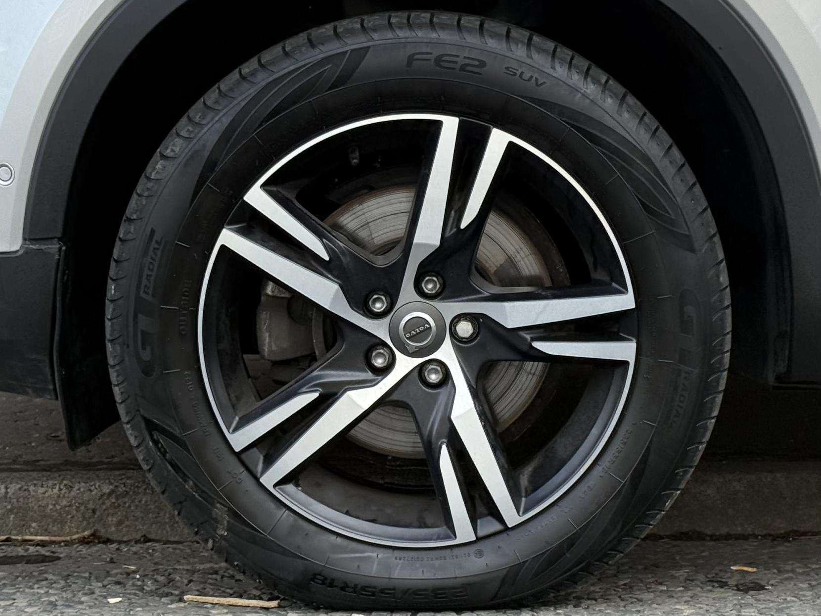 2019 VOLVO XC40 2019 VOLVO XC40