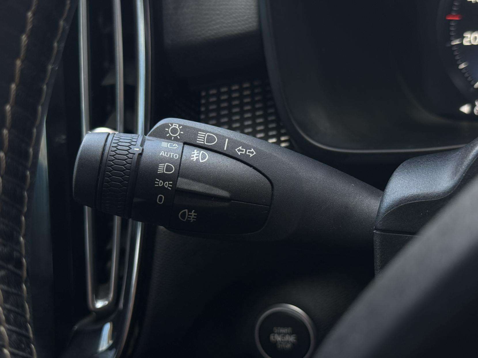 2019 VOLVO XC40 2019 VOLVO XC40