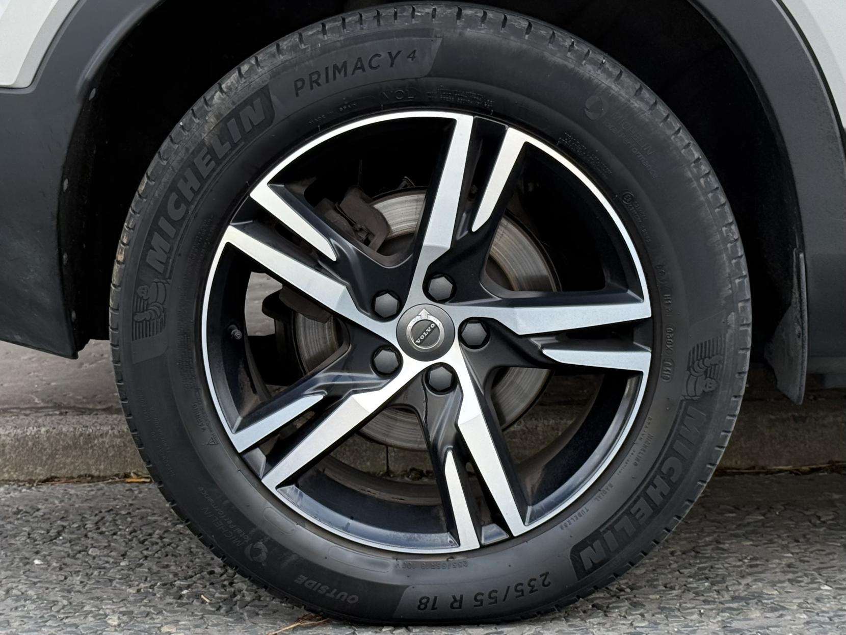 2019 VOLVO XC40 2019 VOLVO XC40