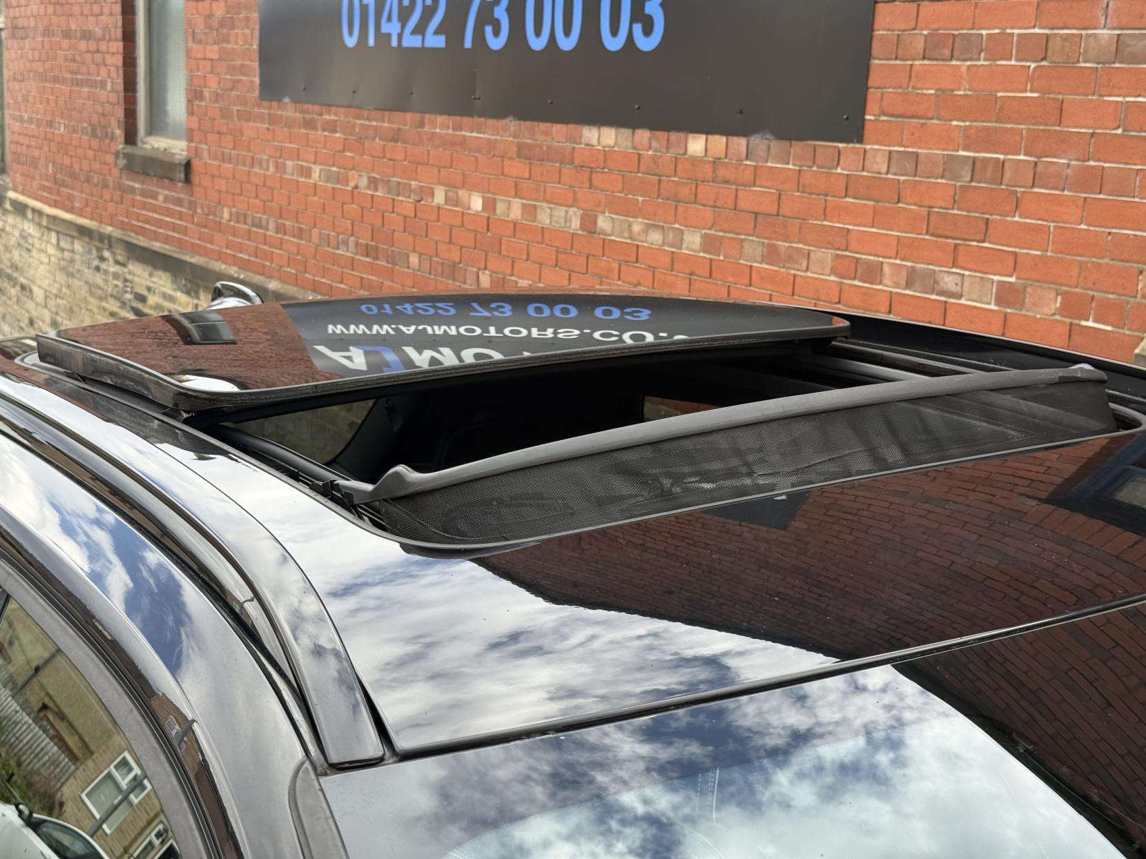 A 2019 VOLVO XC40 2.0 T5 R-Design SUV 5dr Petrol Auto AWD Euro 6 (s/s) (247 ps) A 2019 VOLVO XC40 2.0 T5 R-Design SUV 5dr Petrol Auto AWD Euro 6 (s/s) (247 ps)