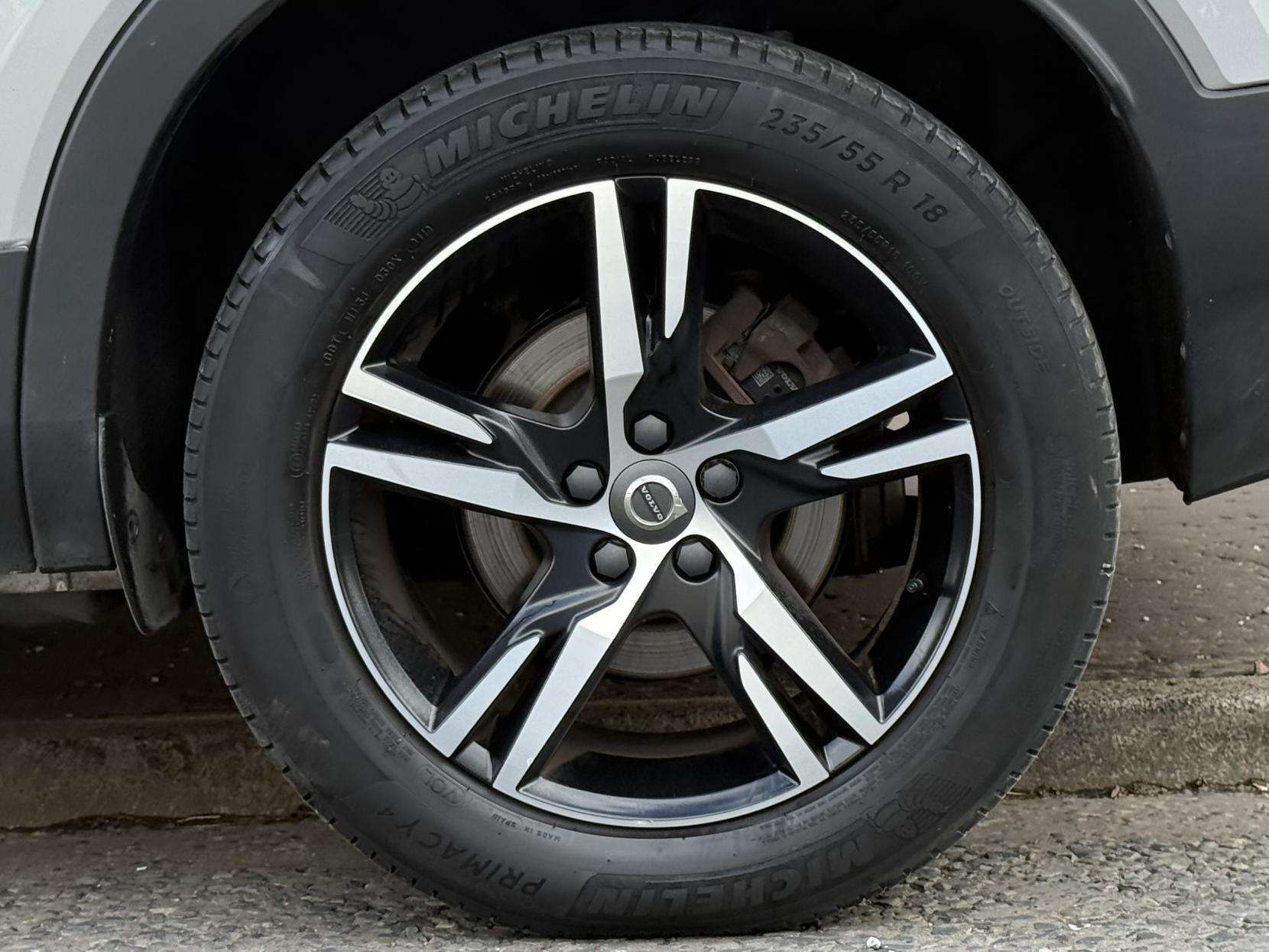 2019 VOLVO XC40 2019 VOLVO XC40