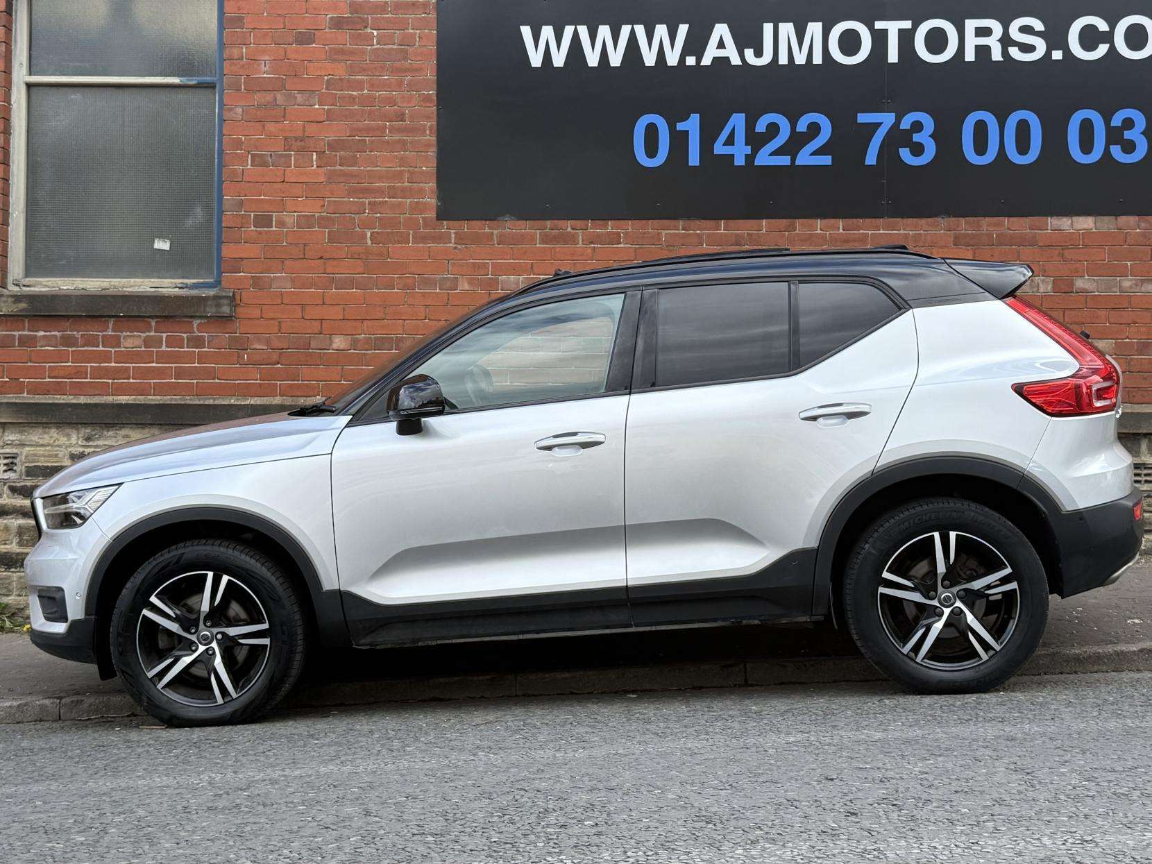 2019 VOLVO XC40 2019 VOLVO XC40