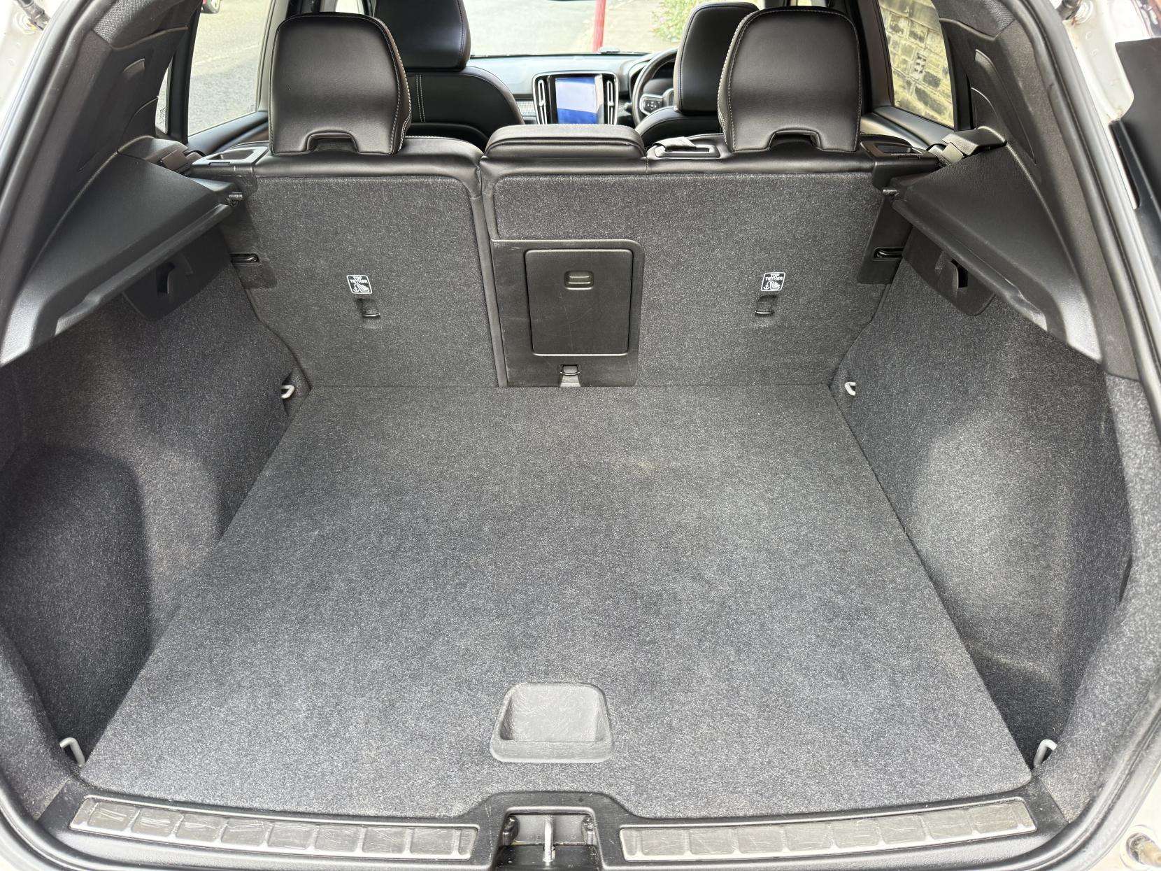 2019 VOLVO XC40 2019 VOLVO XC40