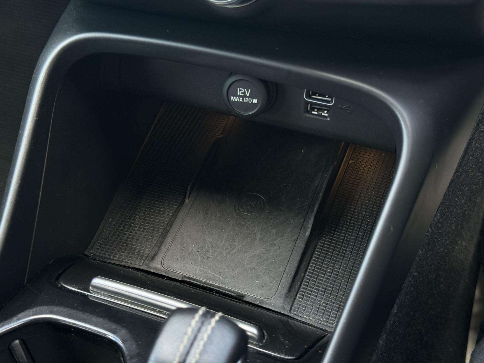 2019 VOLVO XC40 2019 VOLVO XC40