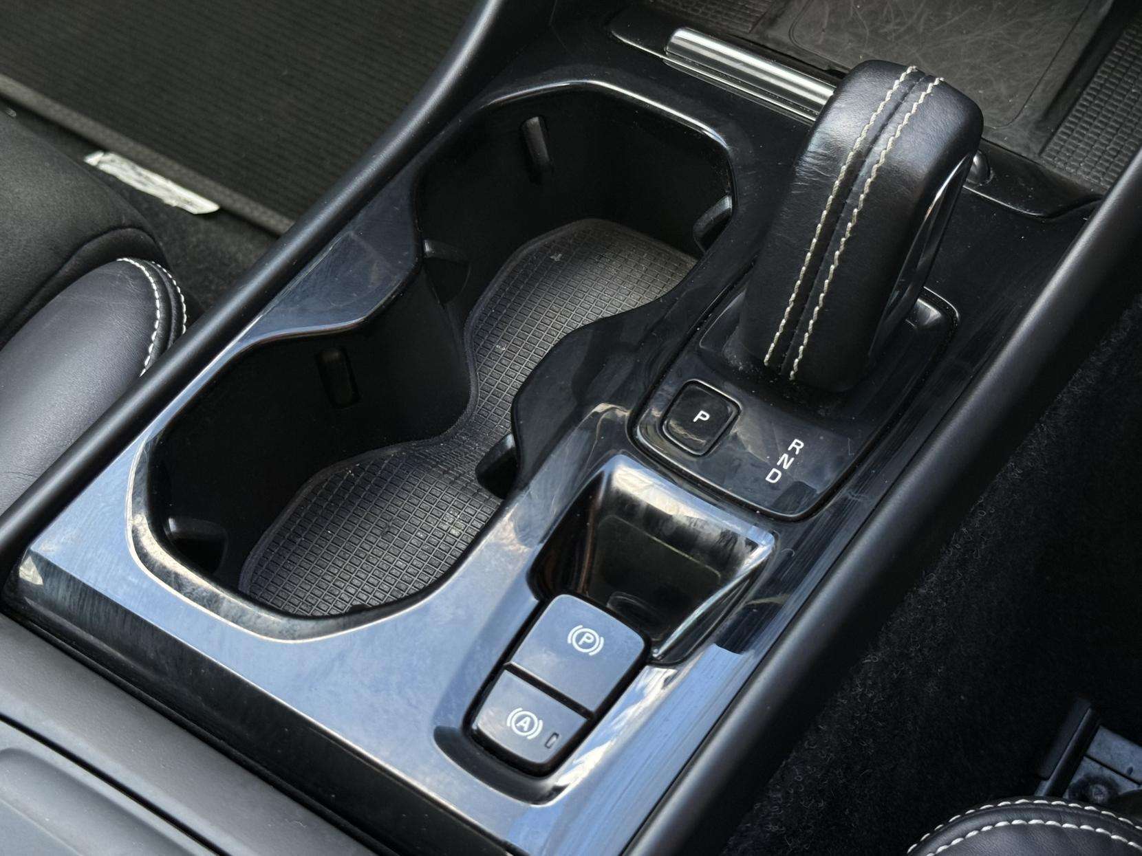 2019 VOLVO XC40 2019 VOLVO XC40