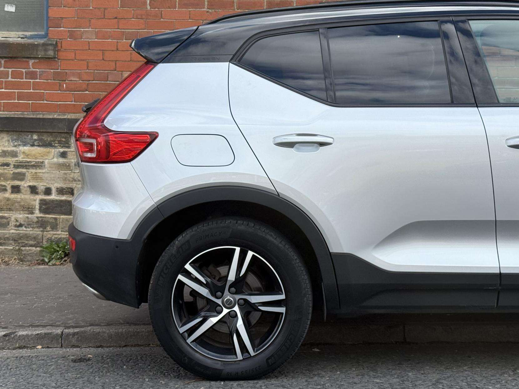 2019 VOLVO XC40 2019 VOLVO XC40
