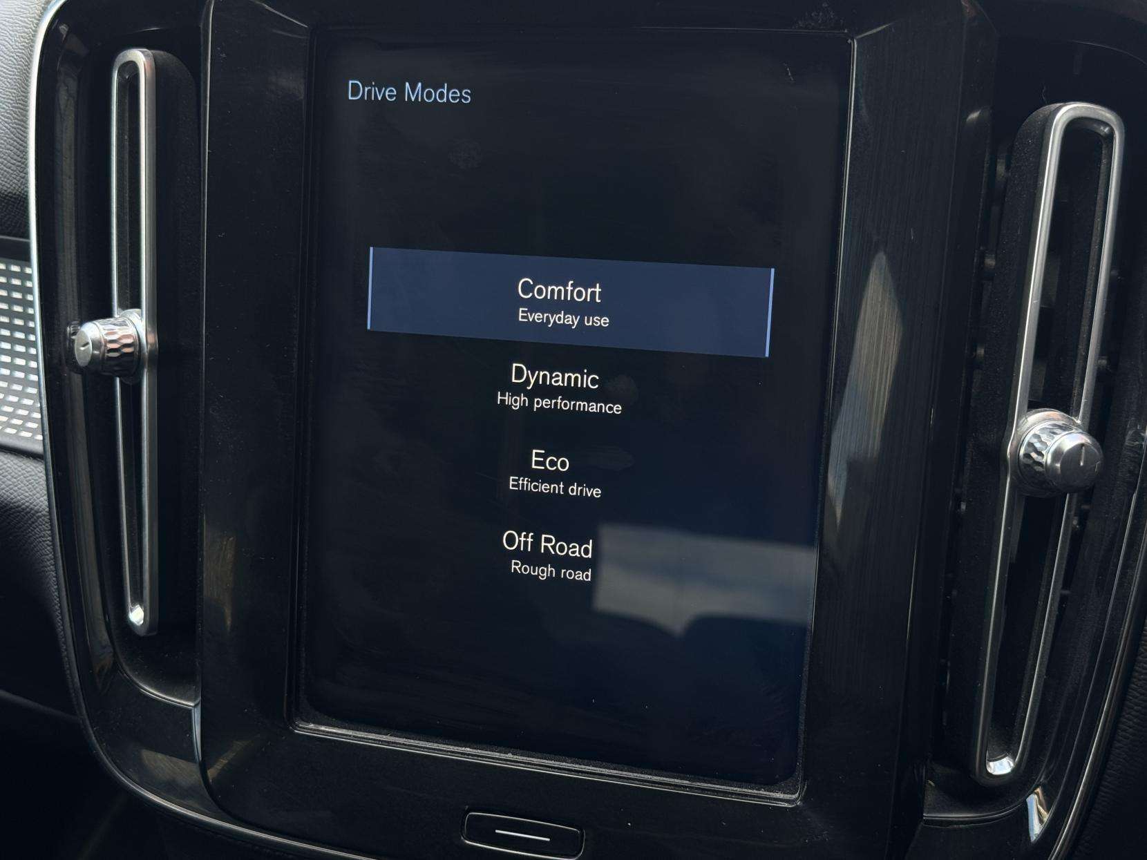 2019 VOLVO XC40 2019 VOLVO XC40