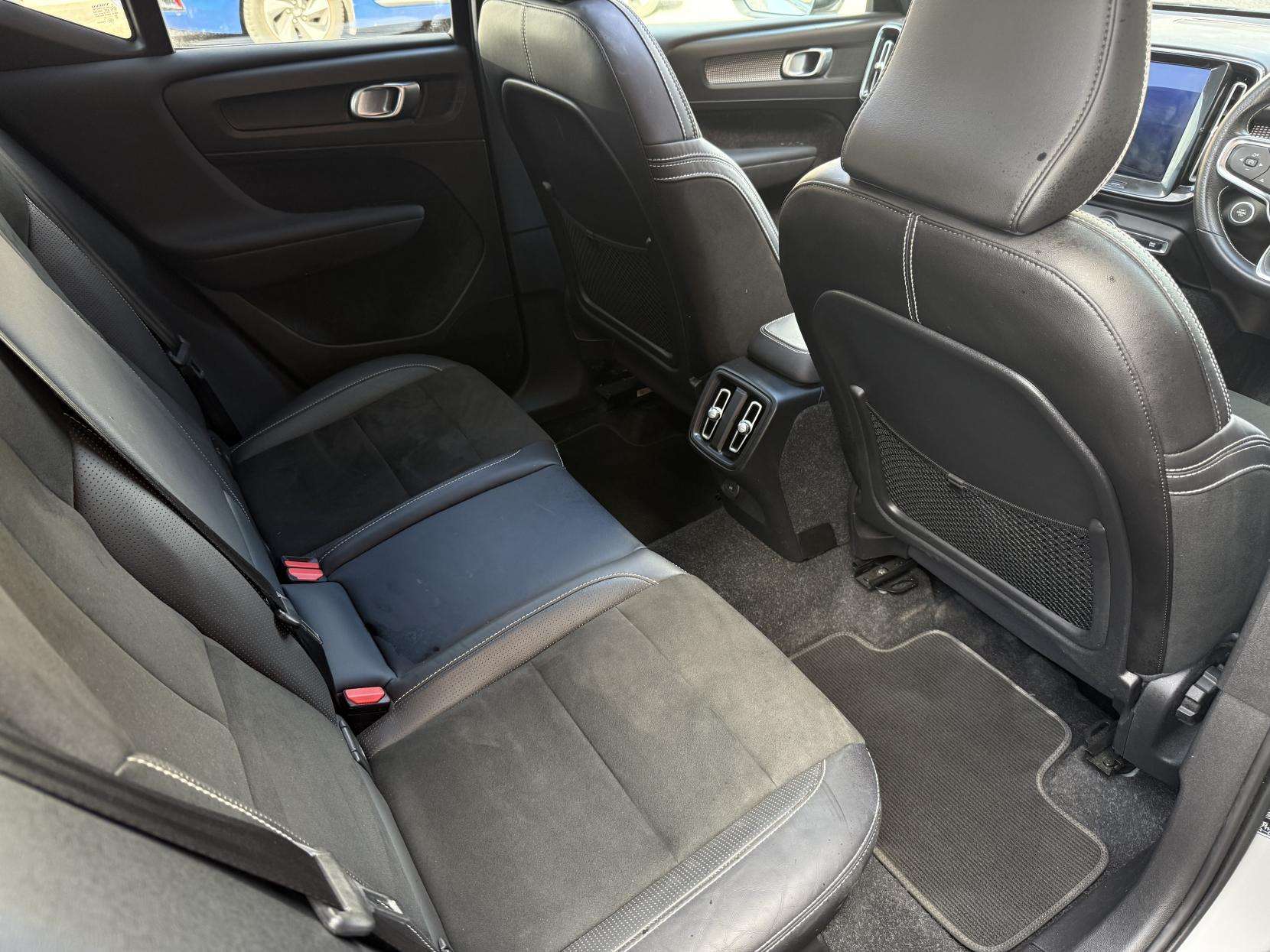 2019 VOLVO XC40 2019 VOLVO XC40