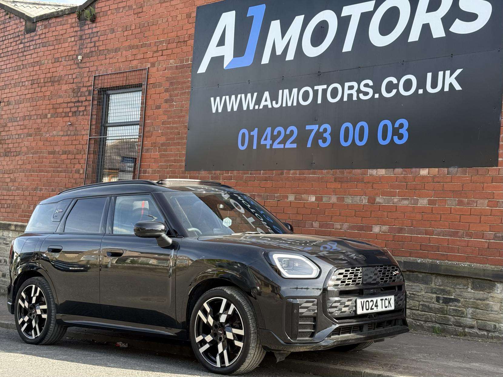 A 2024 MINI COUNTRYMAN 2.0S MHEV Sport SUV 5dr Petrol Hybrid DCT ALL4 Euro 6 (s/s) (218 ps) A 2024 MINI COUNTRYMAN 2.0S MHEV Sport SUV 5dr Petrol Hybrid DCT ALL4 Euro 6 (s/s) (218 ps)