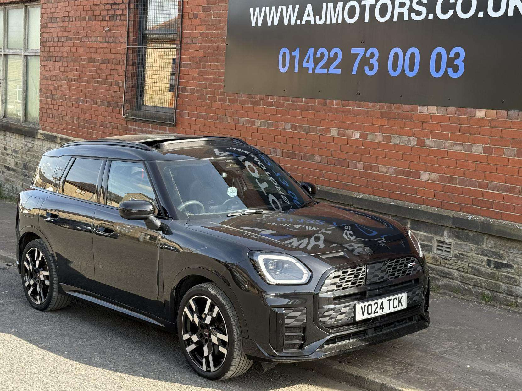 A 2024 MINI COUNTRYMAN 2.0S MHEV Sport SUV 5dr Petrol Hybrid DCT ALL4 Euro 6 (s/s) (218 ps) A 2024 MINI COUNTRYMAN 2.0S MHEV Sport SUV 5dr Petrol Hybrid DCT ALL4 Euro 6 (s/s) (218 ps)