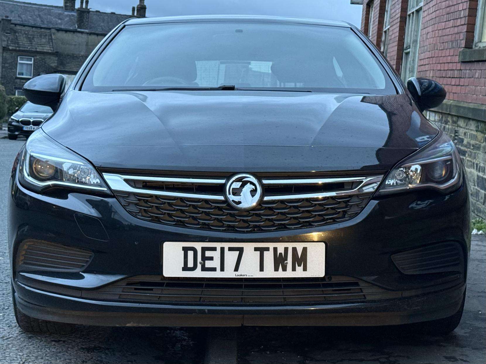 A 2017 VAUXHALL ASTRA 1.4i Tech Line Hatchback 5dr Petrol Manual Euro 6 (100 ps) A 2017 VAUXHALL ASTRA 1.4i Tech Line Hatchback 5dr Petrol Manual Euro 6 (100 ps)