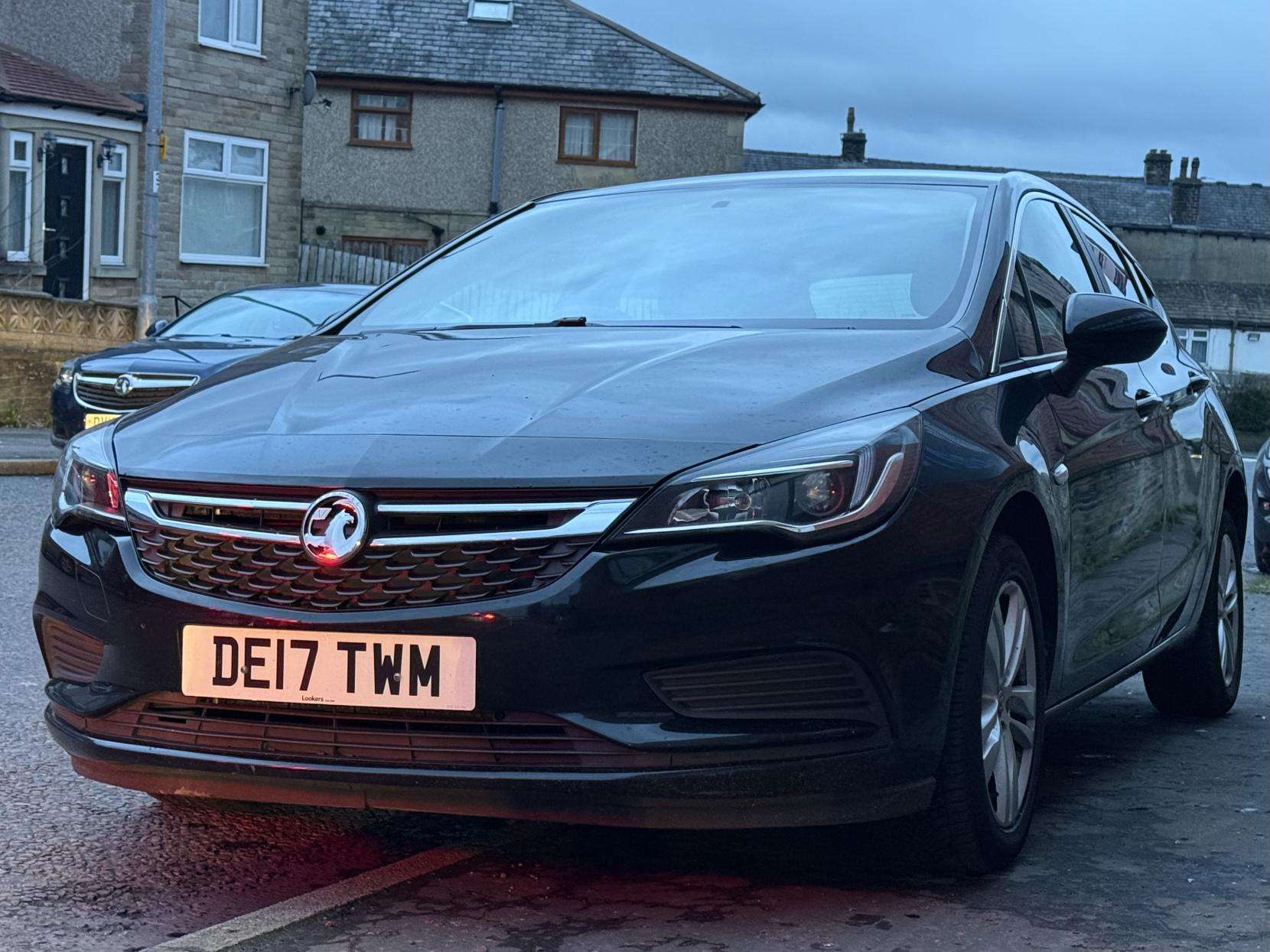 A 2017 VAUXHALL ASTRA 1.4i Tech Line Hatchback 5dr Petrol Manual Euro 6 (100 ps) A 2017 VAUXHALL ASTRA 1.4i Tech Line Hatchback 5dr Petrol Manual Euro 6 (100 ps)