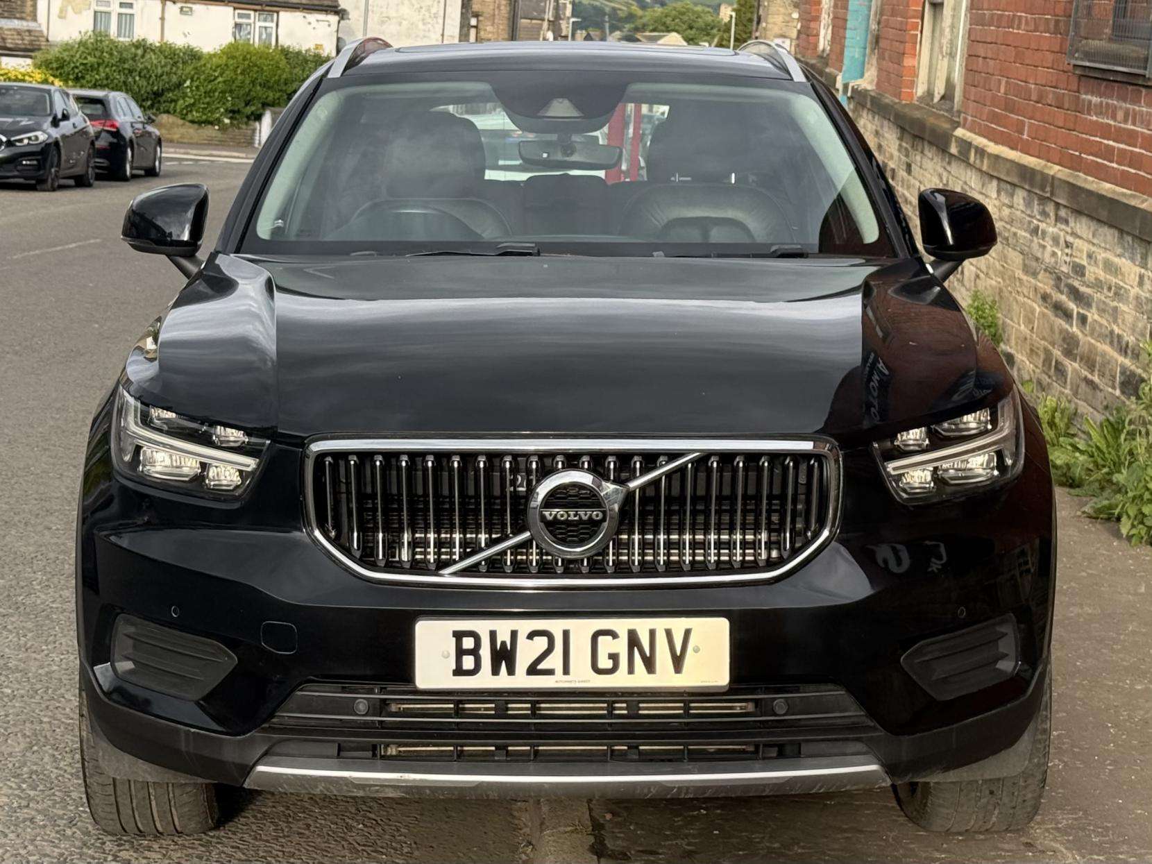 A 2021 VOLVO XC40 1.5h T4 Recharge 10.7kWh Inscription SUV 5dr Petrol Plug-in Hybrid Auto Euro 6 (s/s) (211 ps) A 2021 VOLVO XC40 1.5h T4 Recharge 10.7kWh Inscription SUV 5dr Petrol Plug-in Hybrid Auto Euro 6 (s/s) (211 ps)
