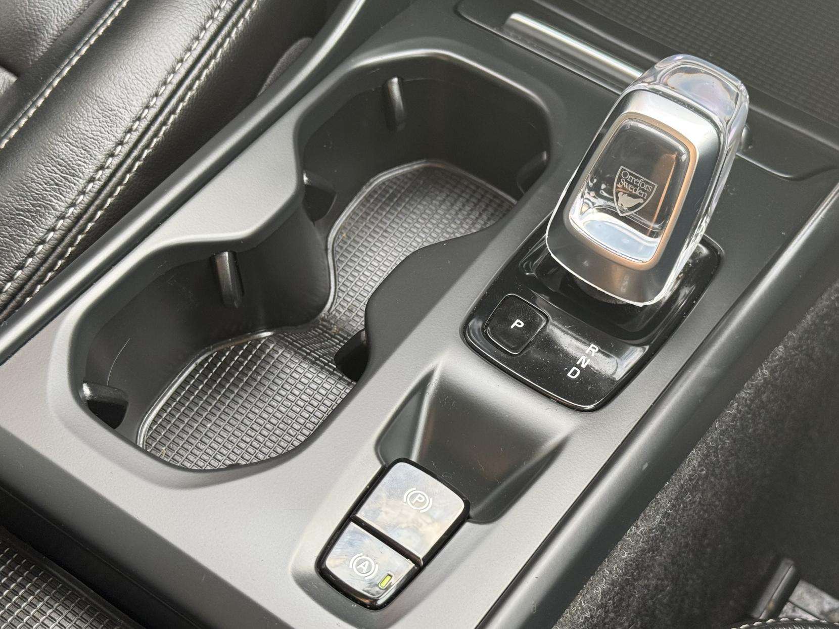 2021 VOLVO XC40 2021 VOLVO XC40