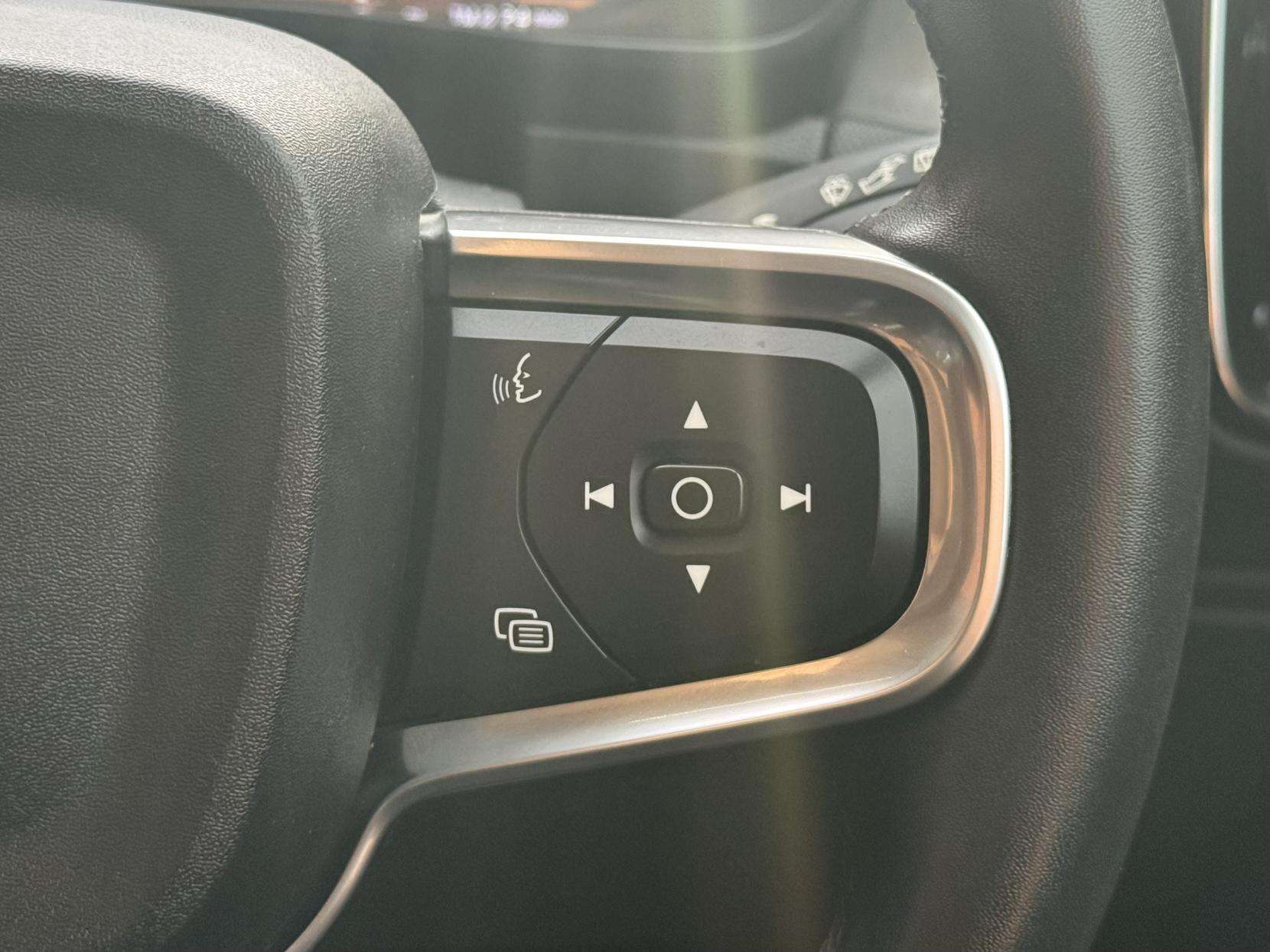 2021 VOLVO XC40 2021 VOLVO XC40
