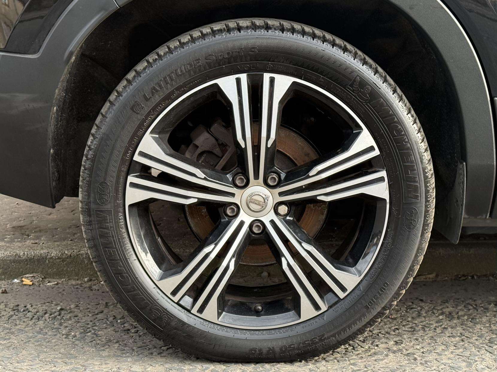 2021 VOLVO XC40 2021 VOLVO XC40
