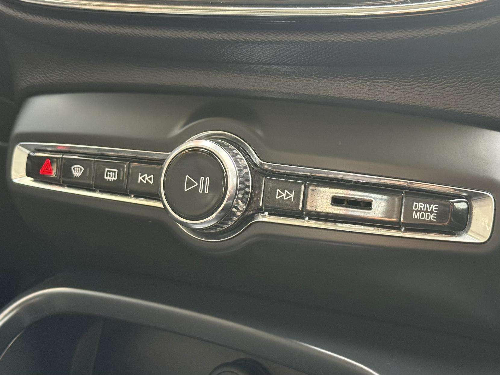 2021 VOLVO XC40 2021 VOLVO XC40