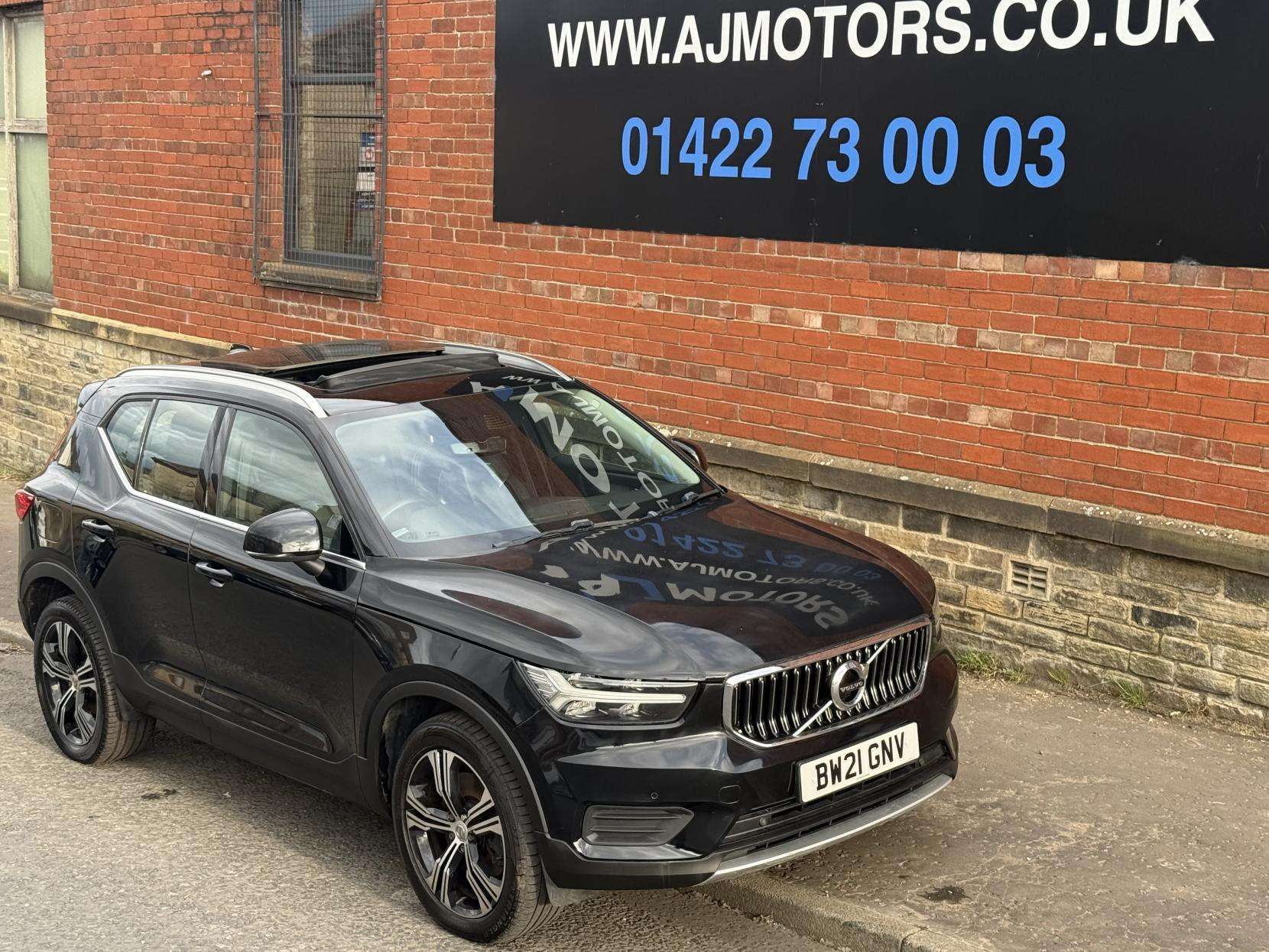 A 2021 VOLVO XC40 1.5h T4 Recharge 10.7kWh Inscription SUV 5dr Petrol Plug-in Hybrid Auto Euro 6 (s/s) (211 ps) A 2021 VOLVO XC40 1.5h T4 Recharge 10.7kWh Inscription SUV 5dr Petrol Plug-in Hybrid Auto Euro 6 (s/s) (211 ps)