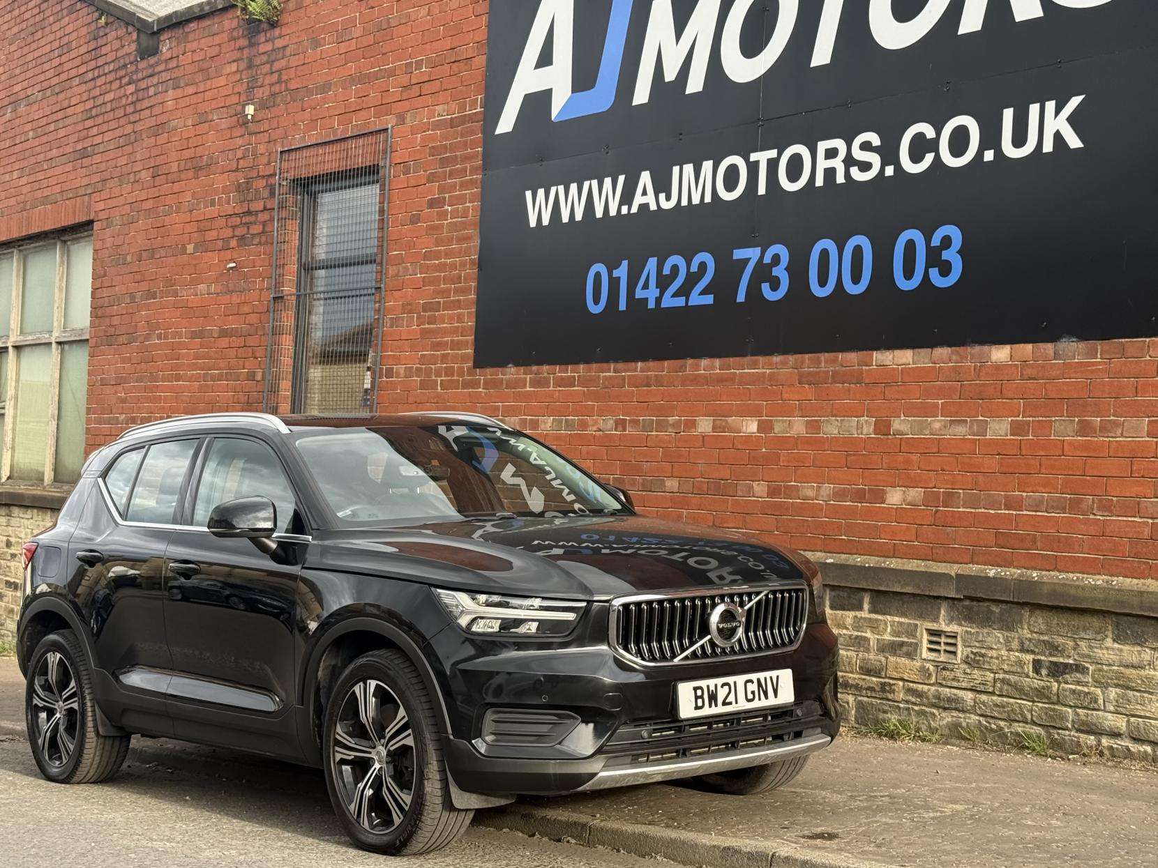 A 2021 VOLVO XC40 1.5h T4 Recharge 10.7kWh Inscription SUV 5dr Petrol Plug-in Hybrid Auto Euro 6 (s/s) (211 ps) A 2021 VOLVO XC40 1.5h T4 Recharge 10.7kWh Inscription SUV 5dr Petrol Plug-in Hybrid Auto Euro 6 (s/s) (211 ps)