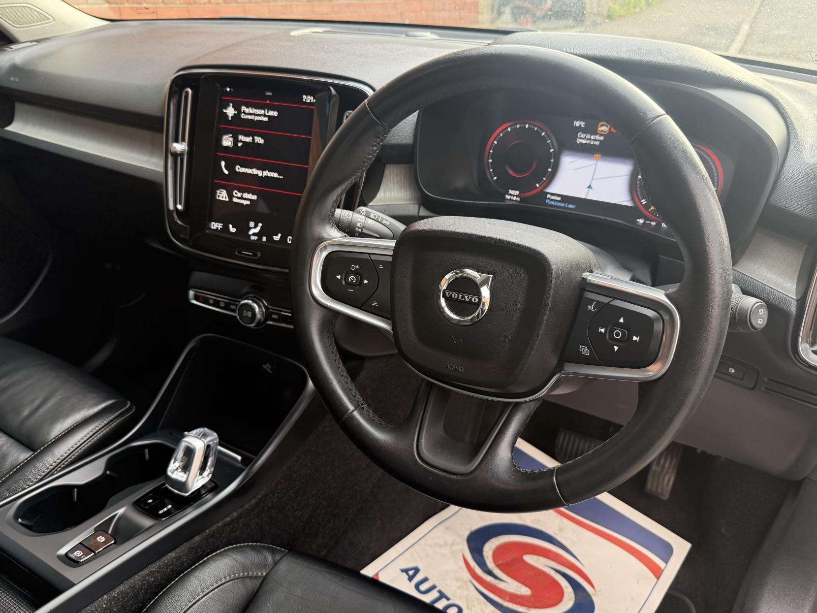 2021 VOLVO XC40 2021 VOLVO XC40