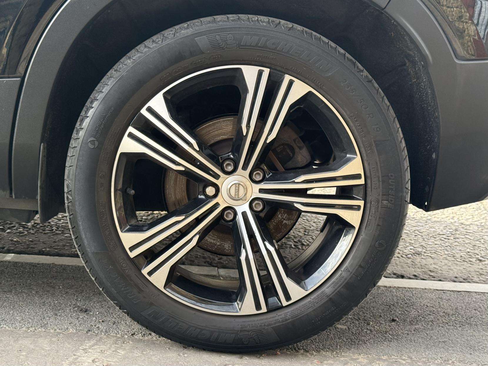 2021 VOLVO XC40 2021 VOLVO XC40