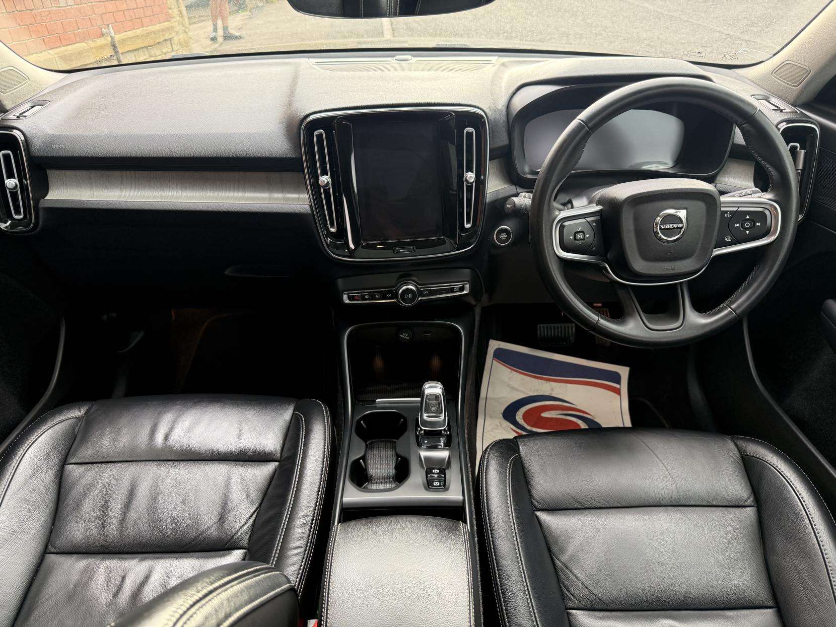 2021 VOLVO XC40 2021 VOLVO XC40
