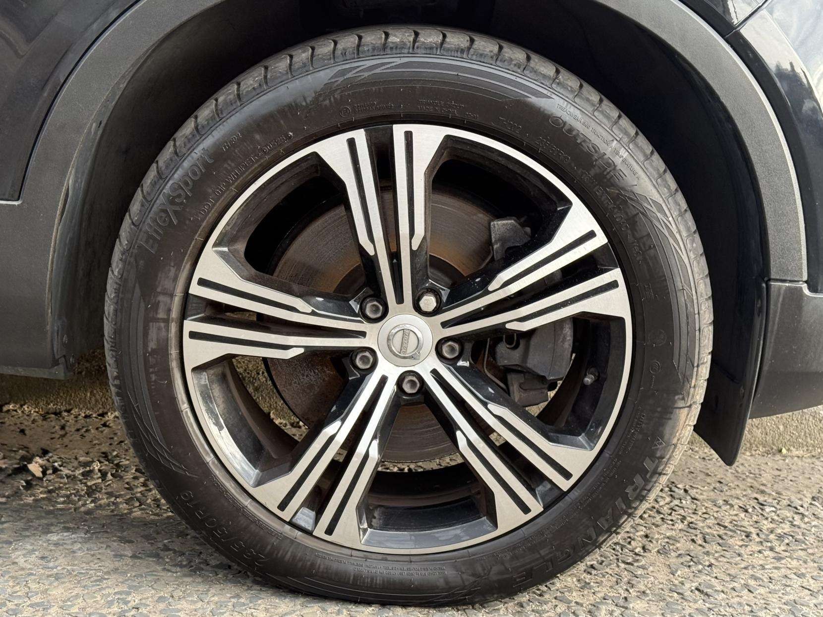 2021 VOLVO XC40 2021 VOLVO XC40
