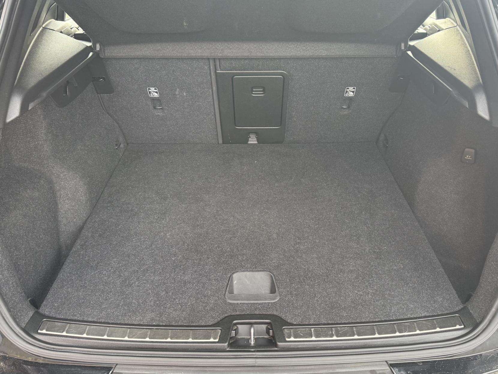 2021 VOLVO XC40 2021 VOLVO XC40