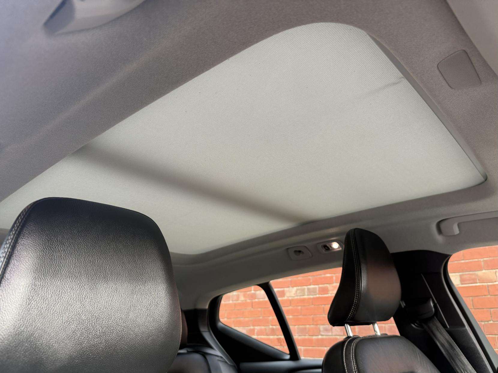 2021 VOLVO XC40 2021 VOLVO XC40