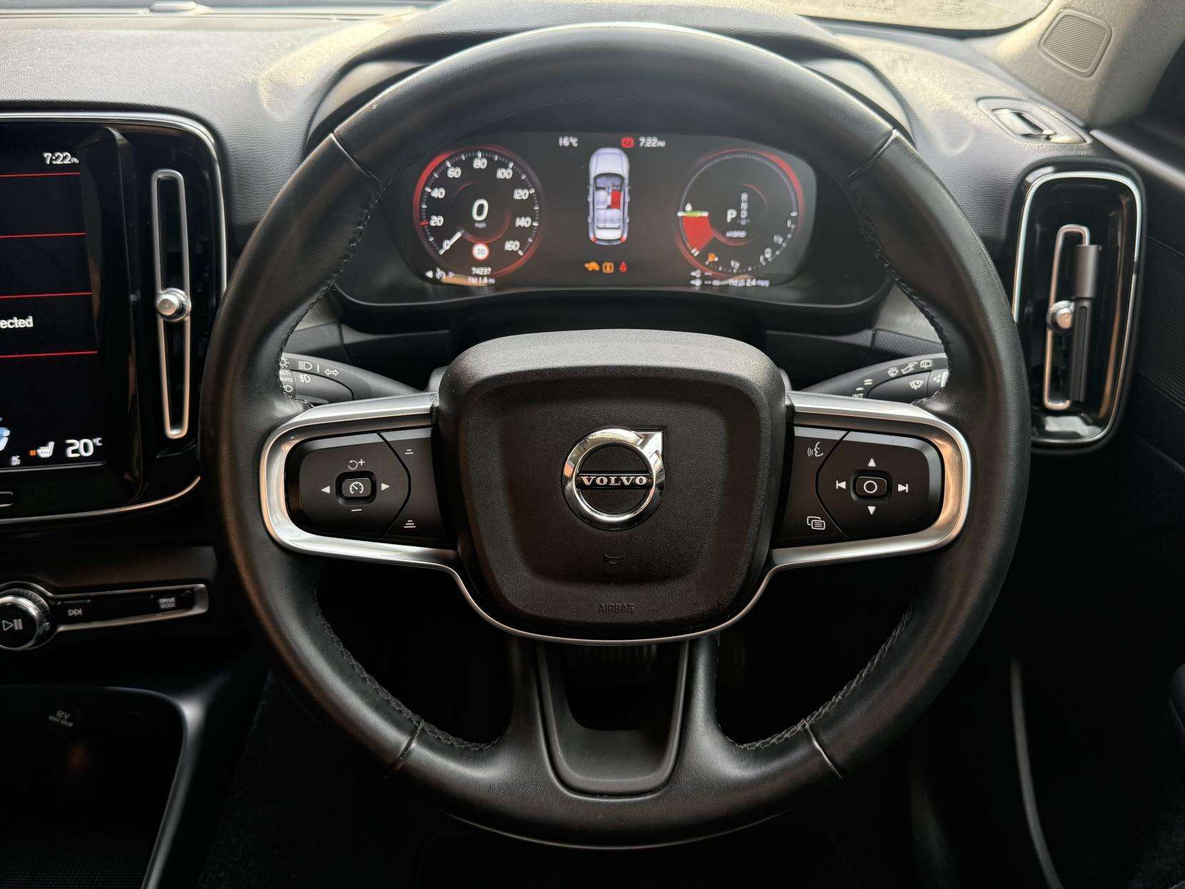 2021 VOLVO XC40 2021 VOLVO XC40