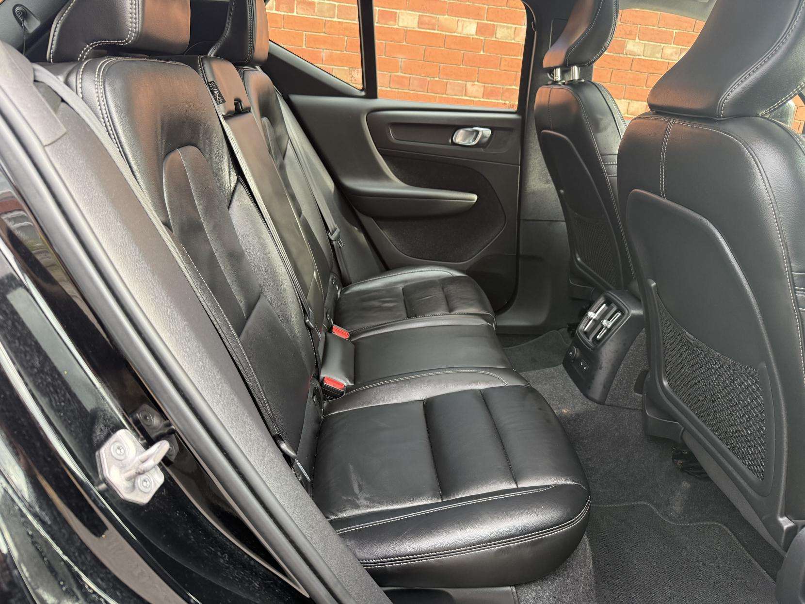 2021 VOLVO XC40 2021 VOLVO XC40