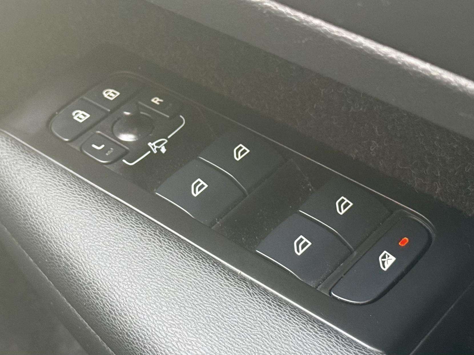 2021 VOLVO XC40 2021 VOLVO XC40
