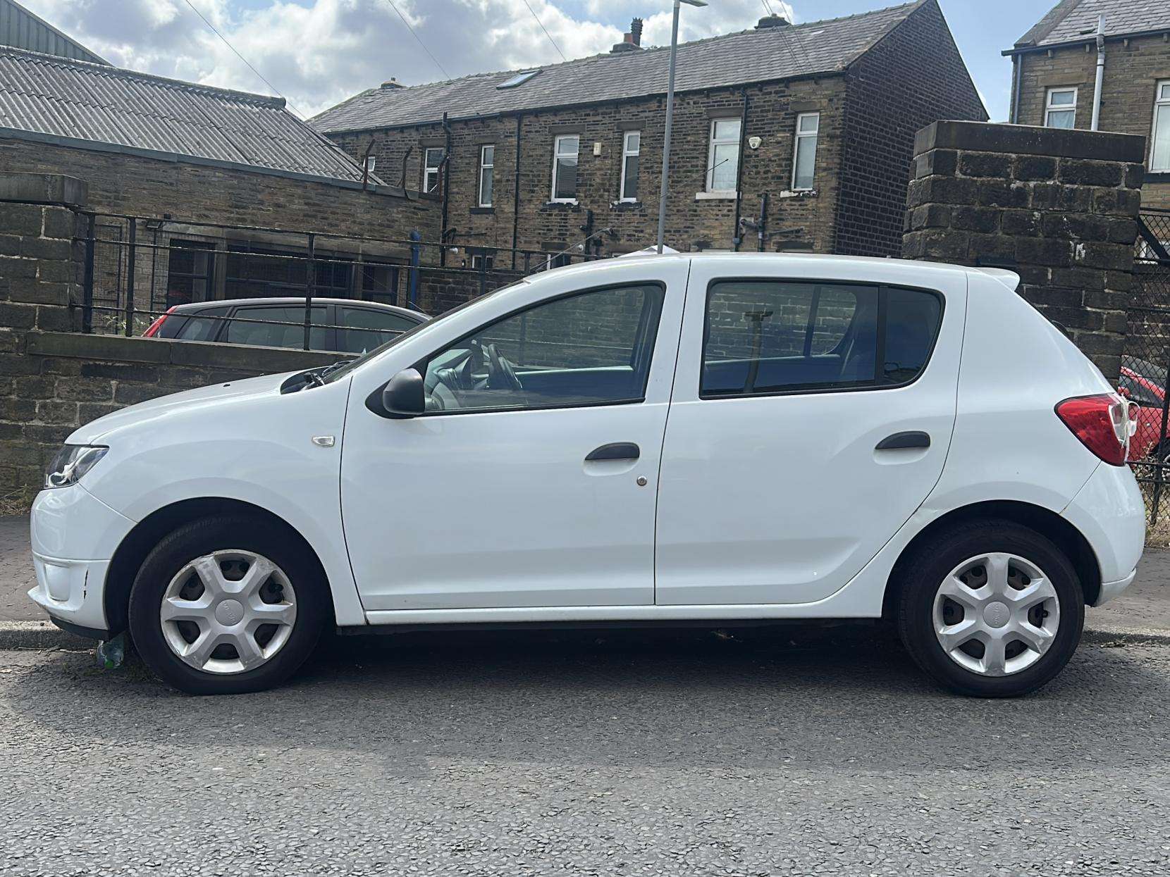 A 2013 DACIA SANDERO 1.2 Ambiance Hatchback 5dr Petrol Manual Euro 5 (75 ps) A 2013 DACIA SANDERO 1.2 Ambiance Hatchback 5dr Petrol Manual Euro 5 (75 ps)