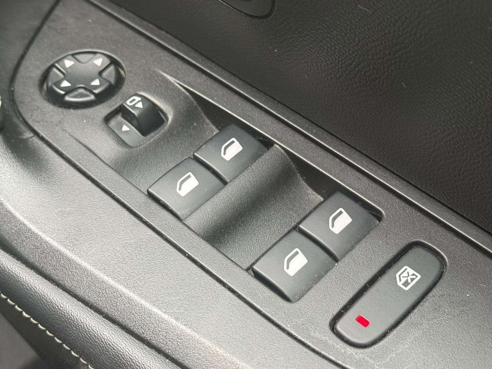 2021 PEUGEOT 2008 2021 PEUGEOT 2008
