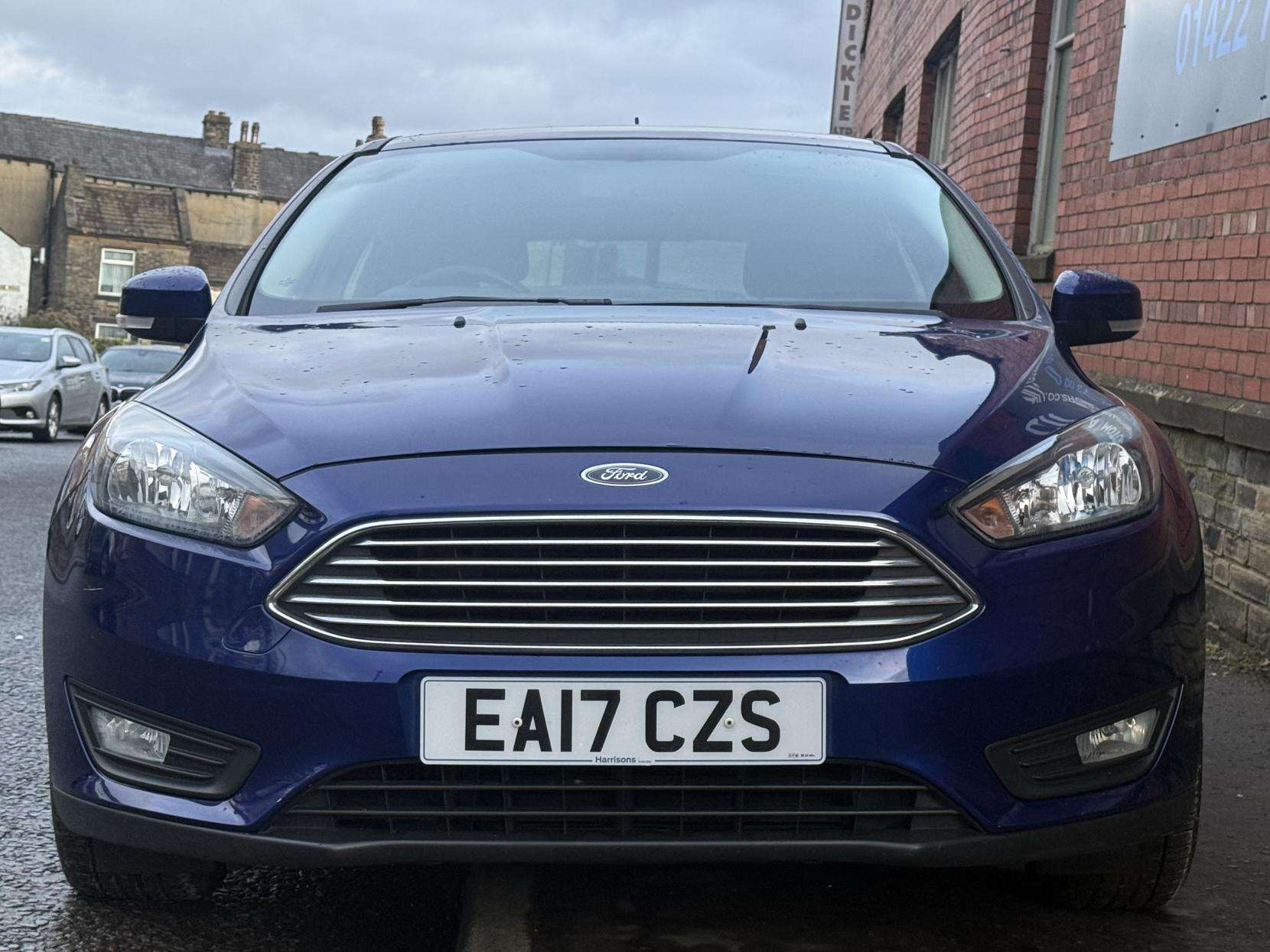 A 2017 FORD FOCUS 1.0T EcoBoost Zetec Edition Hatchback 5dr Petrol Manual Euro 6 (s/s) (125 ps) A 2017 FORD FOCUS 1.0T EcoBoost Zetec Edition Hatchback 5dr Petrol Manual Euro 6 (s/s) (125 ps)