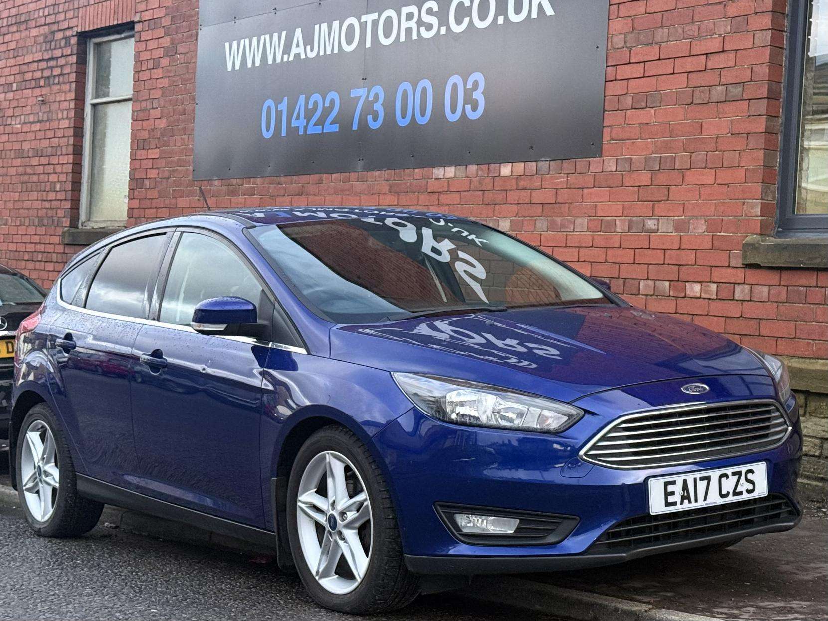 A 2017 FORD FOCUS 1.0T EcoBoost Zetec Edition Hatchback 5dr Petrol Manual Euro 6 (s/s) (125 ps) A 2017 FORD FOCUS 1.0T EcoBoost Zetec Edition Hatchback 5dr Petrol Manual Euro 6 (s/s) (125 ps)
