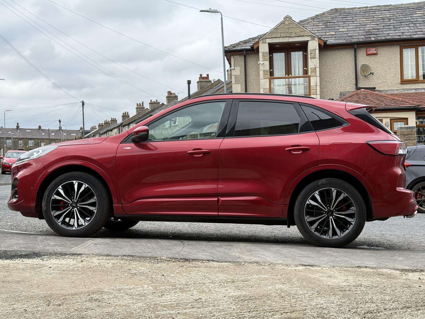 A 2022 FORD KUGA 2.5h Duratec ST-Line X Edition SUV 5dr Petrol Hybrid CVT Euro 6 (s/s) (190 ps) A 2022 FORD KUGA 2.5h Duratec ST-Line X Edition SUV 5dr Petrol Hybrid CVT Euro 6 (s/s) (190 ps)