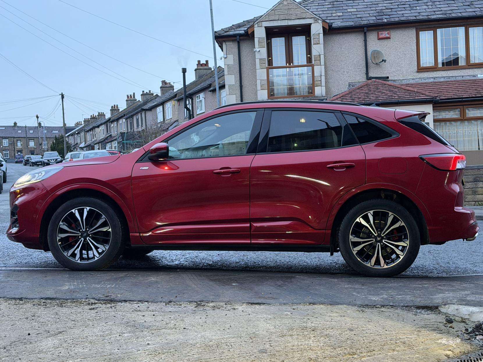 A 2022 FORD KUGA 2.5h Duratec ST-Line X Edition SUV 5dr Petrol Hybrid CVT Euro 6 (s/s) (190 ps) A 2022 FORD KUGA 2.5h Duratec ST-Line X Edition SUV 5dr Petrol Hybrid CVT Euro 6 (s/s) (190 ps)