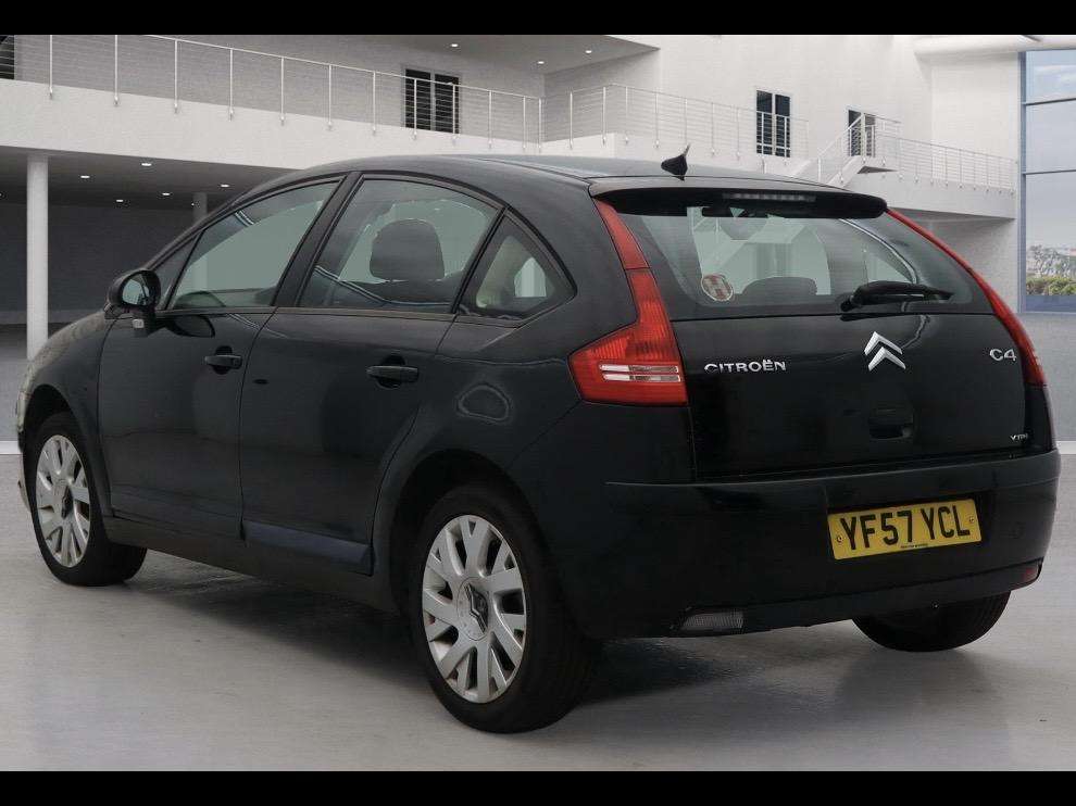 A 2007 CITROEN C4 1.6i 16V VTR+ Hatchback 5dr Petrol Manual (169 g/km, 110 bhp) A 2007 CITROEN C4 1.6i 16V VTR+ Hatchback 5dr Petrol Manual (169 g/km, 110 bhp)