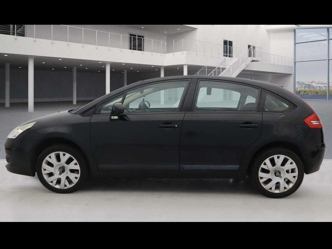 A 2007 CITROEN C4 1.6i 16V VTR+ Hatchback 5dr Petrol Manual (169 g/km, 110 bhp) A 2007 CITROEN C4 1.6i 16V VTR+ Hatchback 5dr Petrol Manual (169 g/km, 110 bhp)