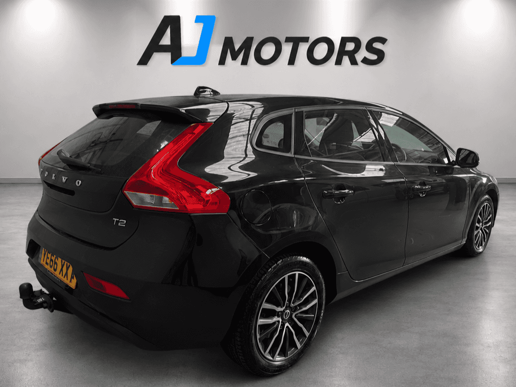 2017 VOLVO V40 2017 VOLVO V40