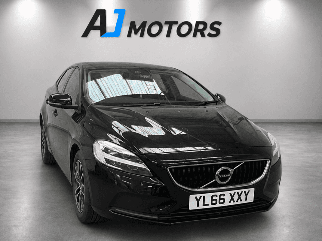 A 2017 VOLVO V40 2.0 T2 Momentum Hatchback 5dr Petrol Manual Euro 6 (s/s) (122 ps) A 2017 VOLVO V40 2.0 T2 Momentum Hatchback 5dr Petrol Manual Euro 6 (s/s) (122 ps)